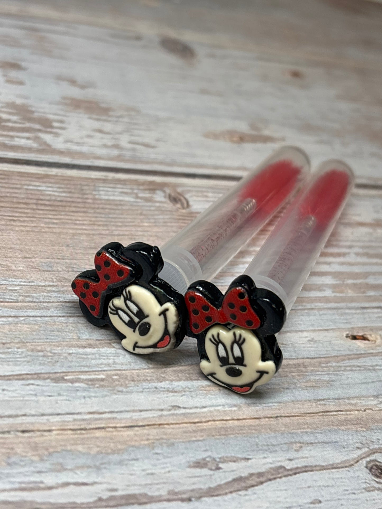 Lash Extension Spoolie Brush with Cover Lash Extension Spoolie Brush with Cover / Price for 1-Mouse